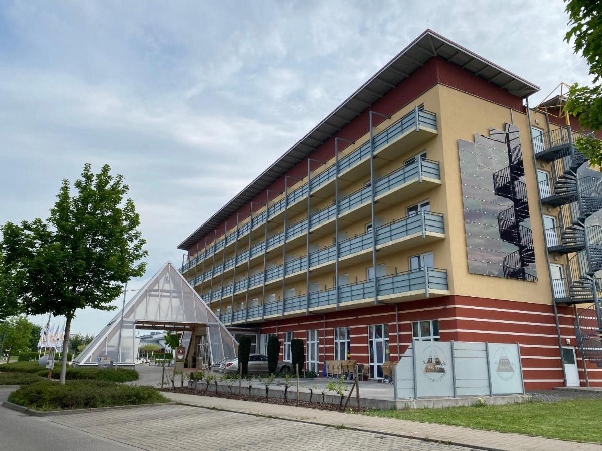 Kurhotel Pyramide Bad Windsheim Esterno foto