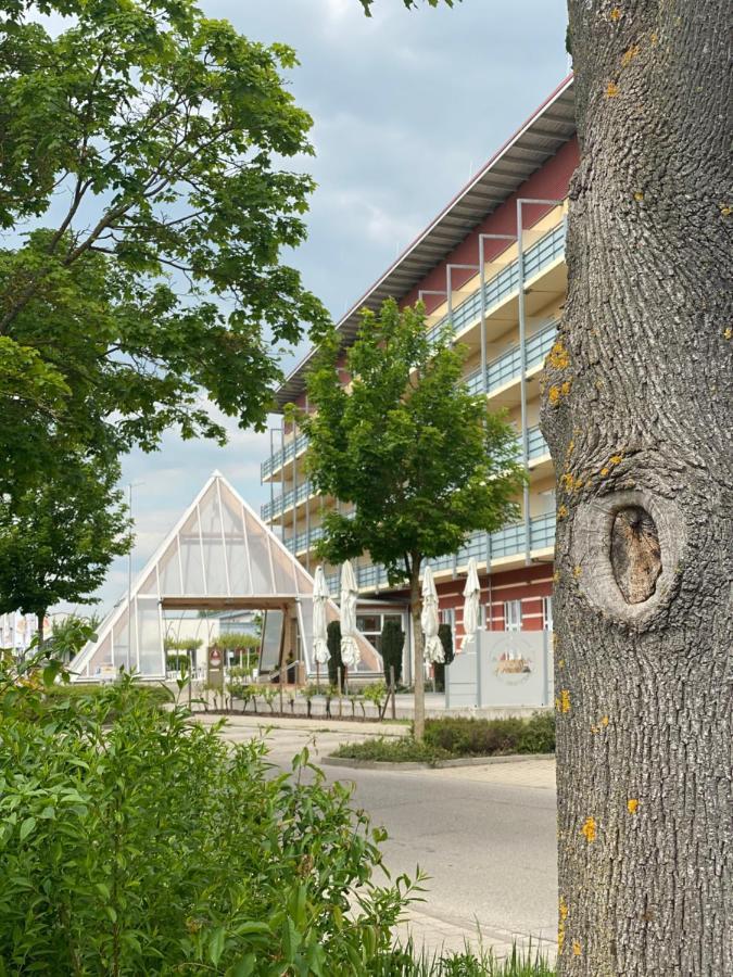 Kurhotel Pyramide Bad Windsheim Esterno foto